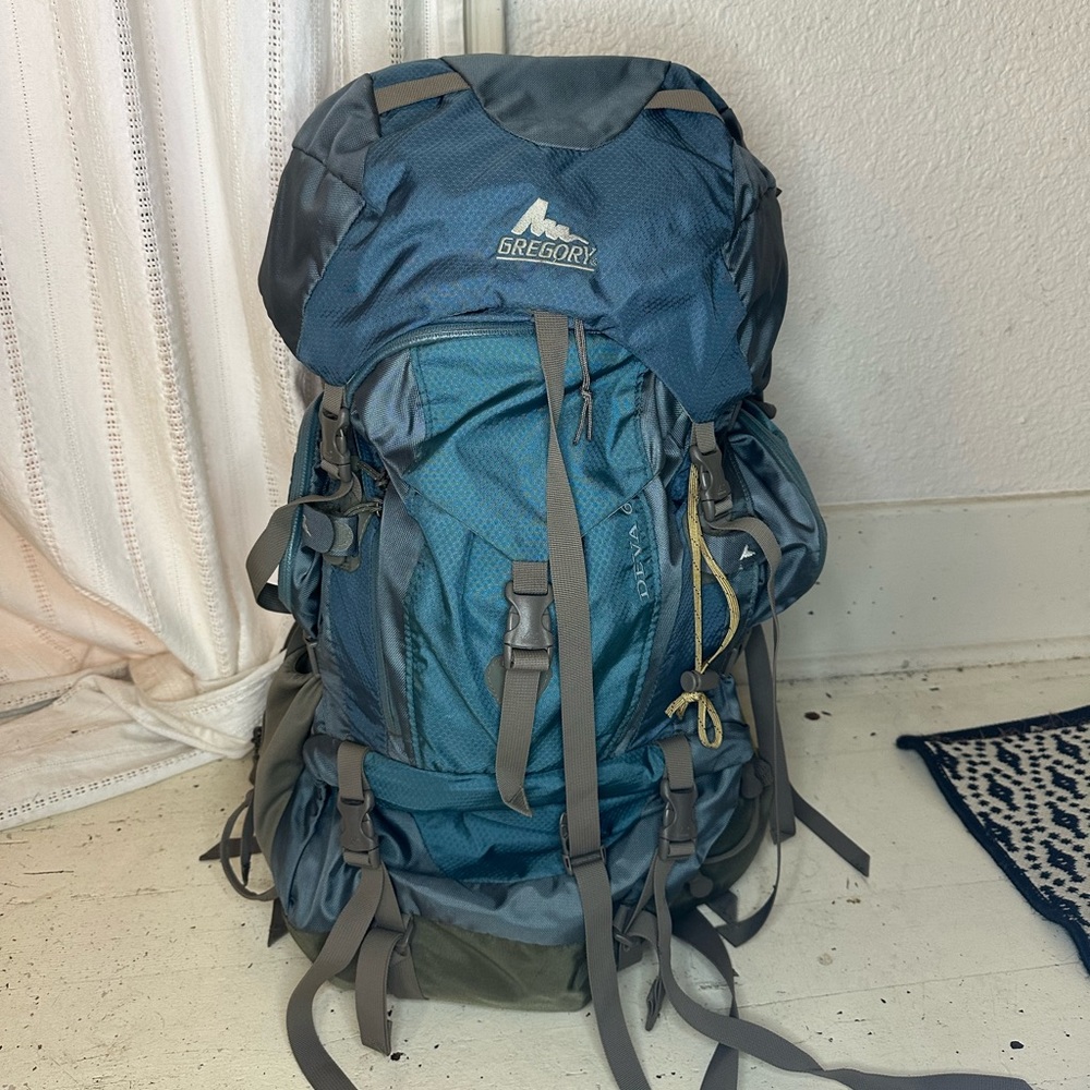 Women’s 60l backpacking pack